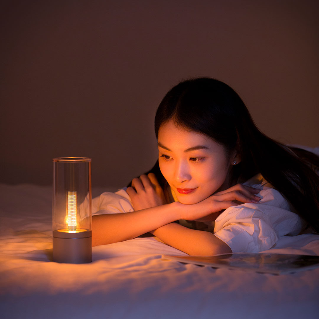 Lumeo - elegant cylindrical table lamp with wooden base