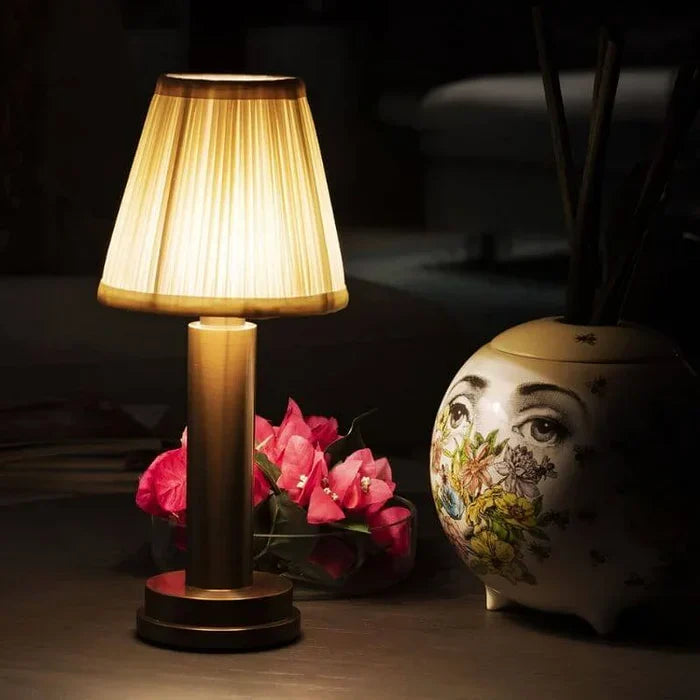 Cordless led table lamp in silk metal