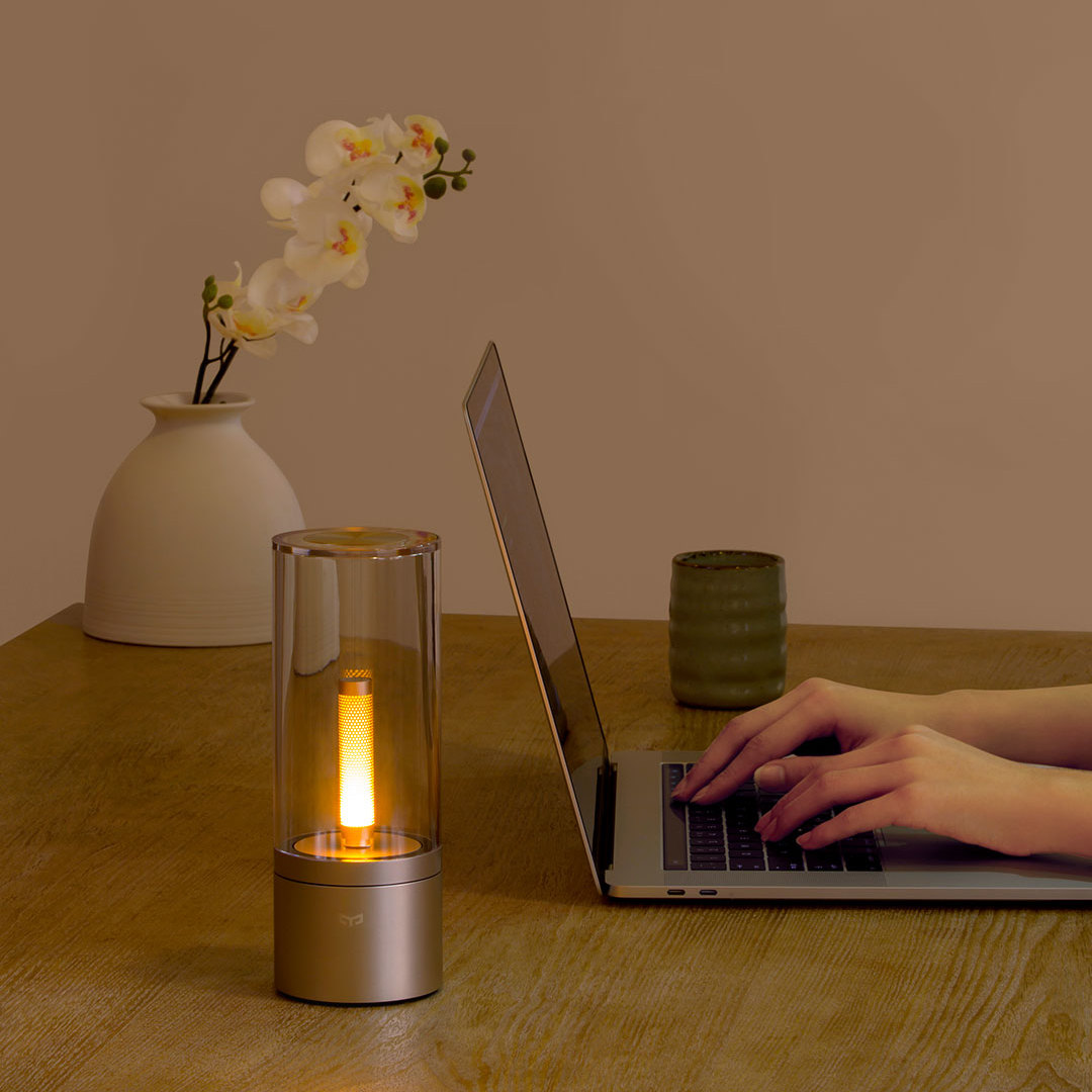 Lumeo - elegant cylindrical table lamp with wooden base