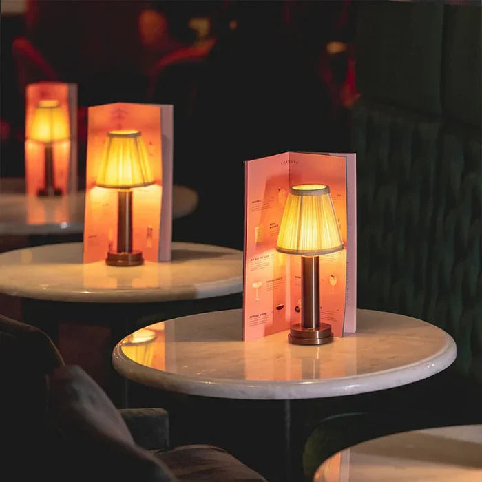 Cordless led table lamp in silk metal