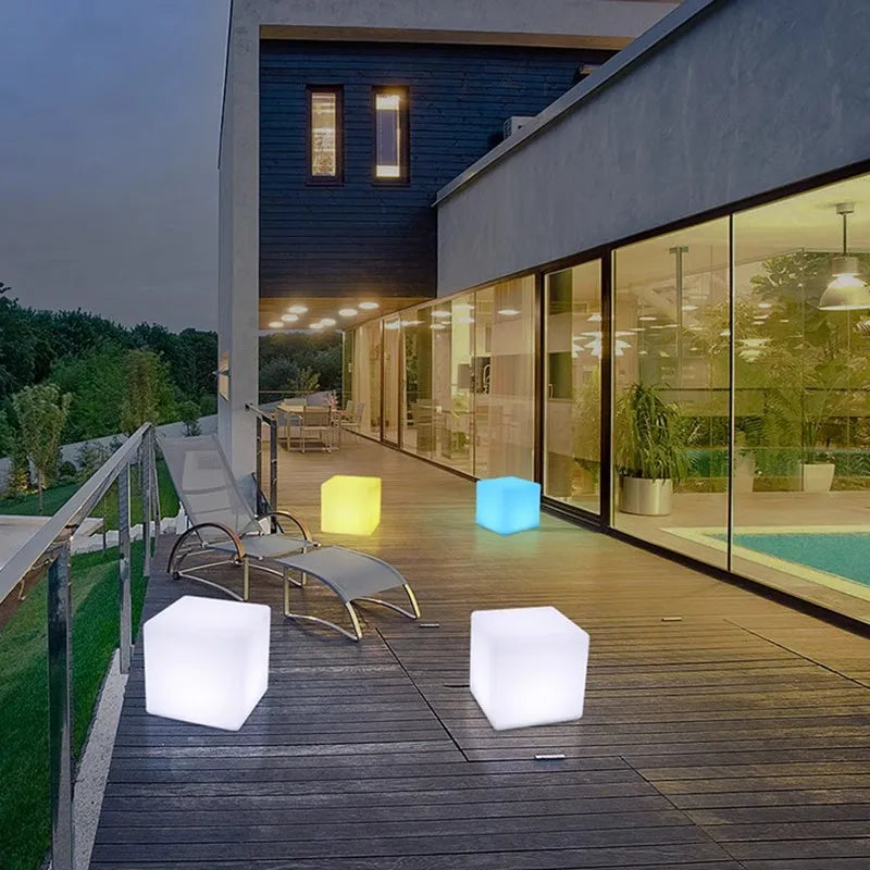 Cubeglow - cubic garden lamp