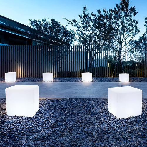 Cubeglow - cubic garden lamp